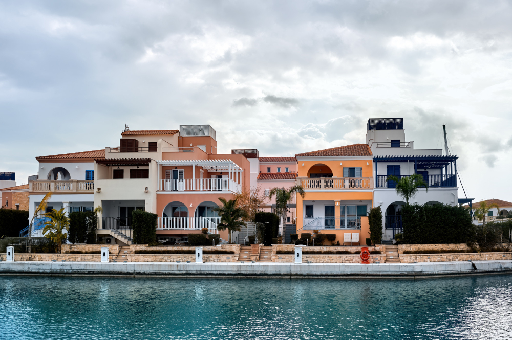 WATERFRONT LIVING